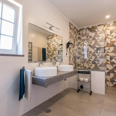 فندق مبيت وإفطار The Sun Hill لاغوس