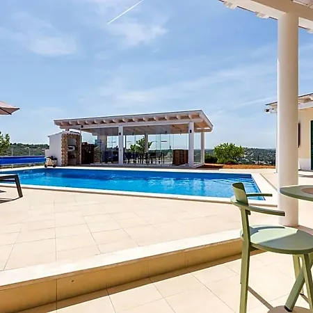 The Sun Hill Panzió 3*
