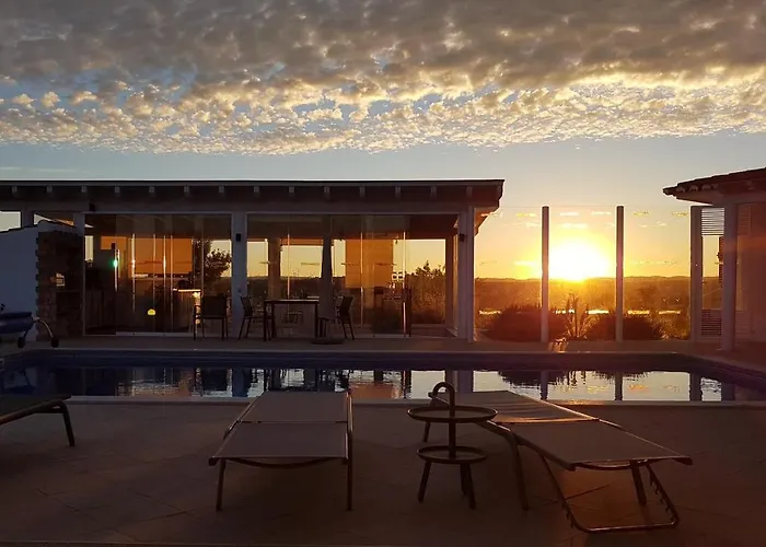 The Sun Hill 3*