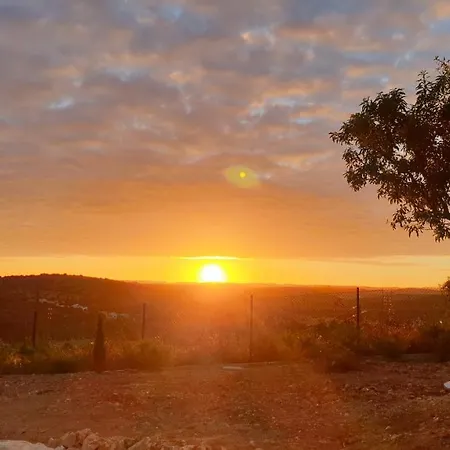 The Sun Hill Couette-café